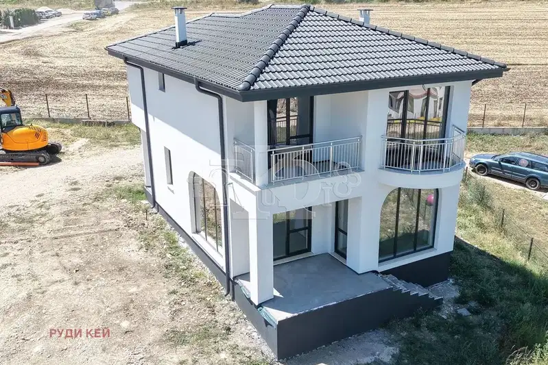 Двуетажна къща с 4 стаи в с. Кичево, област Варна