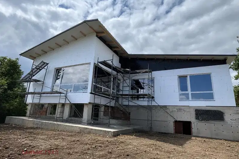Самостоятелна къща с 3 спални в с. Константиново, Варна