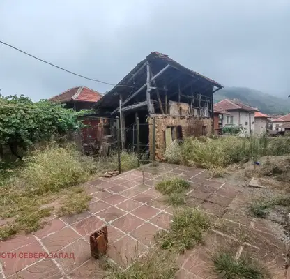 Снимка 5 — Двуетажна къща с 3 стаи и панорамна гледка в с. Копиловци