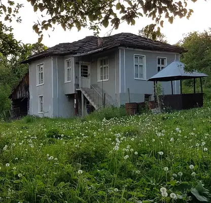 Снимка 3 — Двуетажна къща с голям двор в с. Кръвеник, област Габрово