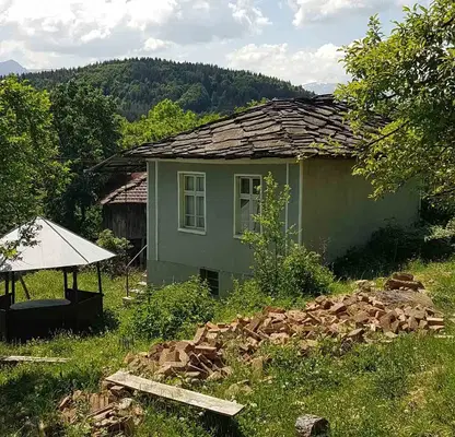 Снимка 4 — Двуетажна къща с голям двор в с. Кръвеник, област Габрово
