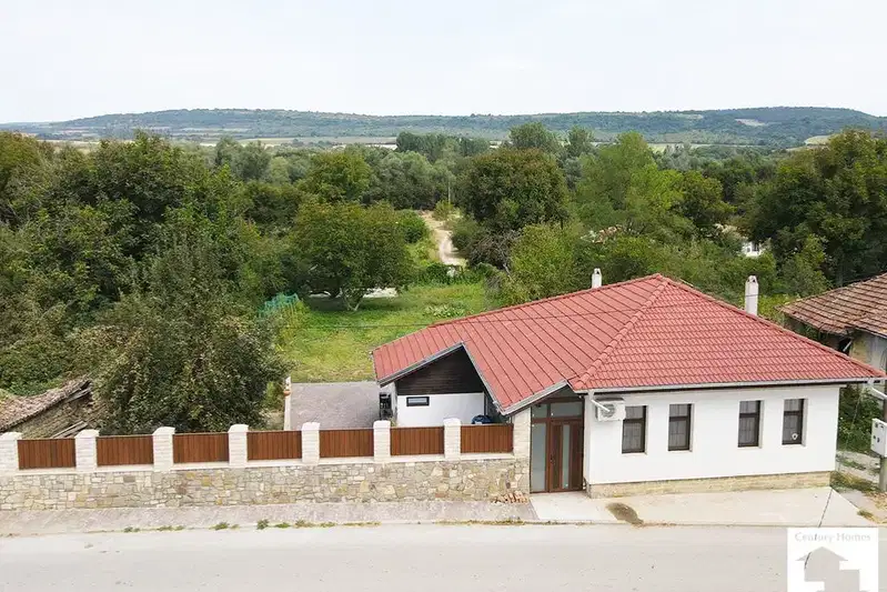 Къща с 3 стаи в с. Къпиново, Велико Търново с голям двор