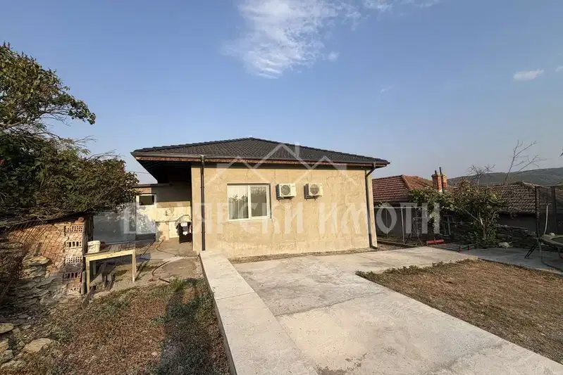 House in Veliko Tyrnovo, Ledenik