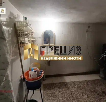 Снимка 4 — Двуетажна къща с голям двор в с. Лиси връх, област Шумен
