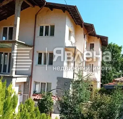 Photo 2 — House in Lozen