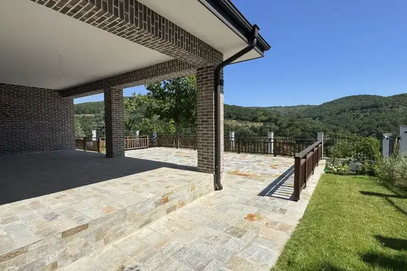 One-story house with 4 bedrooms in Lyaskovo village, Stara Zagora region