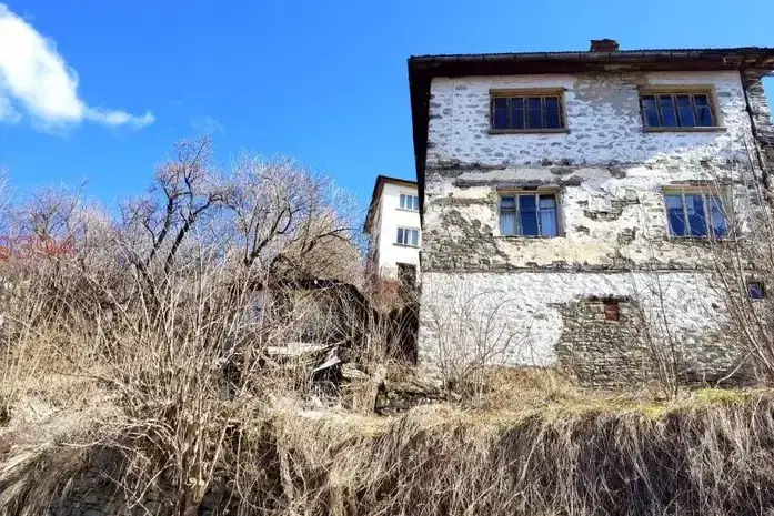 House in Smolyan, Momchilovci