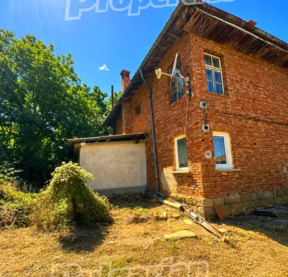 Снимка 2 — Къща с голям двор в с. Нешевци, област Велико Търново
