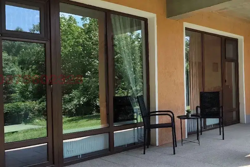 6-room house in Novi Khan village with garage and yard