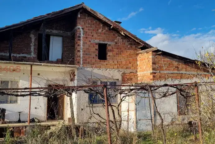 3-room house in Opan village, Stara Zagora region with large yard