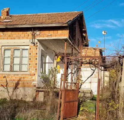 Photo 2 — 3-room house in Opan village, Stara Zagora region with large yard