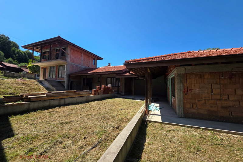 House in Oblast Lovech, Oreshak