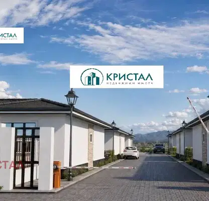 Снимка 2 — Едноетажна къща с 3 спални в с. Оризари, затворен комплекс