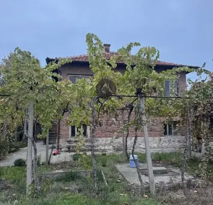Снимка 2 — Двуетажна къща с гараж в с. Оризари, област Пловдив
