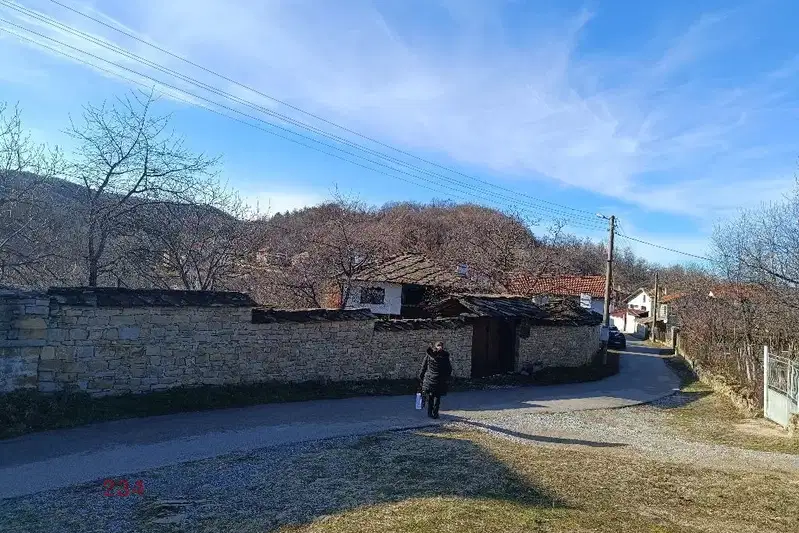 Къща с 2 етажа в с. Орловци, област Габрово