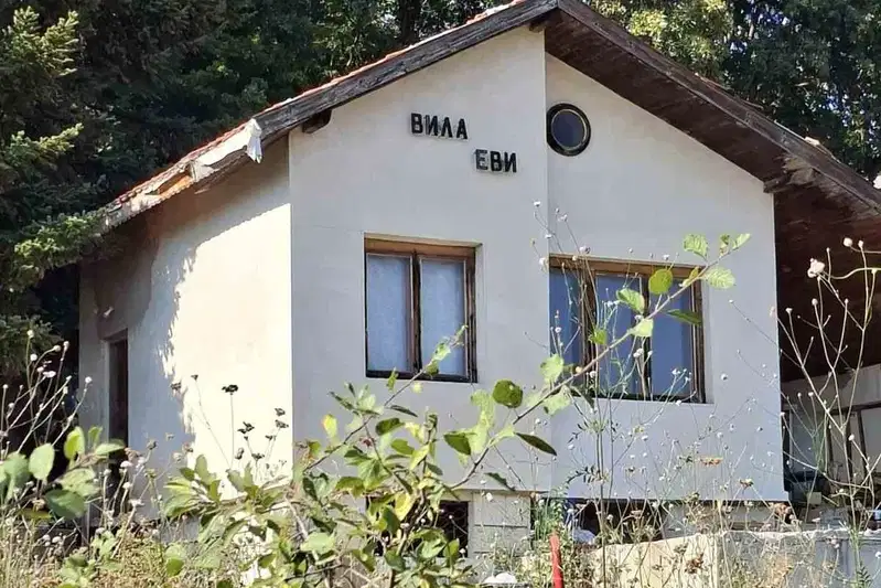 Компактна едноетажна къща с двор в с. Осеново, област Варна