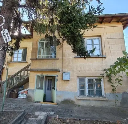 Снимка 2 — Двуетажна къща с 4 спални в с. Пелишат, област Плевен
