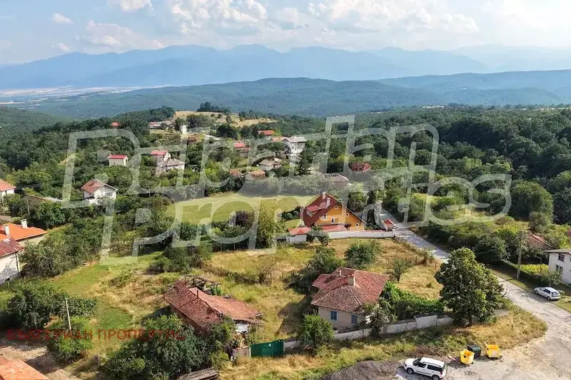 Къща с 2 стаи в с. Подгорие с гледка към Рила