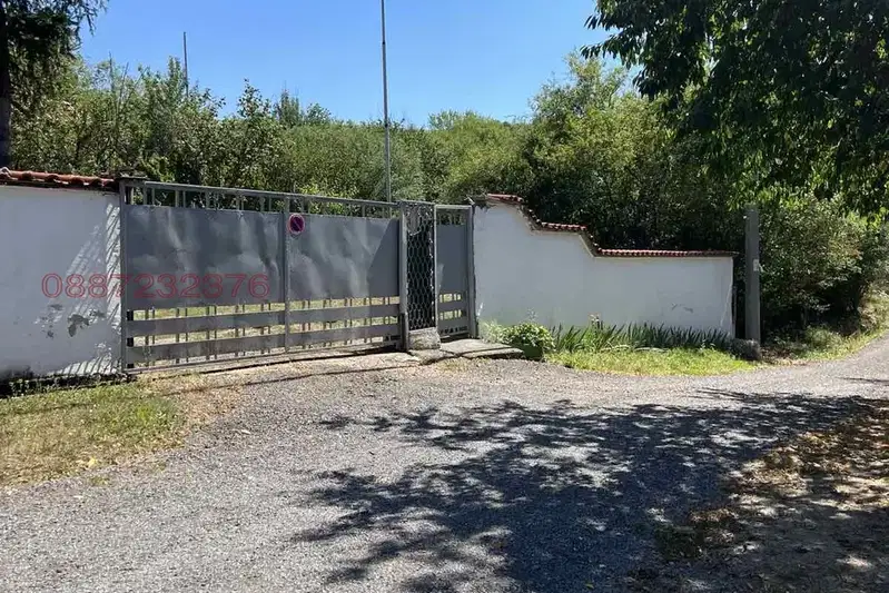 Two houses with large yard in Popovtsi village, Sofia region