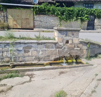 Снимка 4 — Двуетажна къща с голям двор в с. Пороище, област Разград