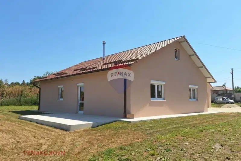 House in Dobrich, Prespa