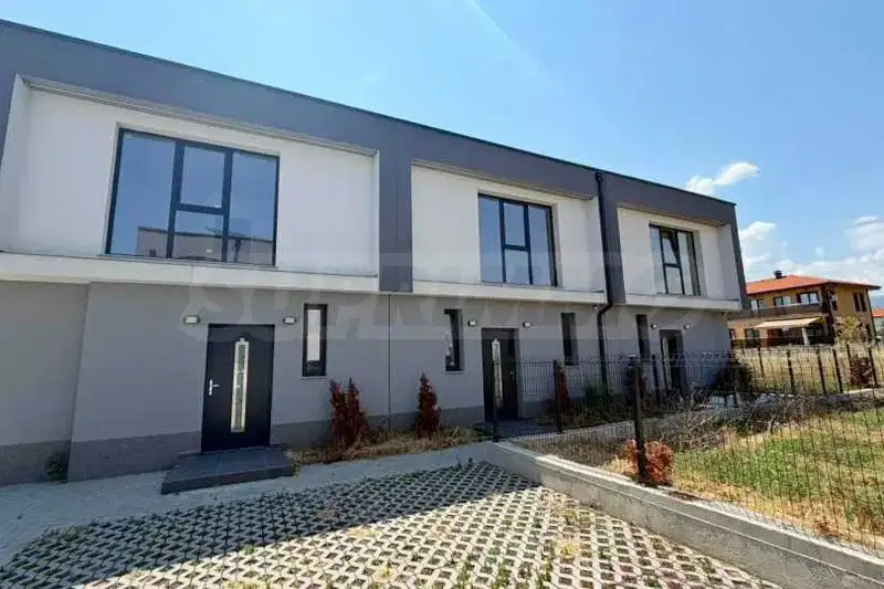 House in Oblast Plovdiv, Pyrvenec