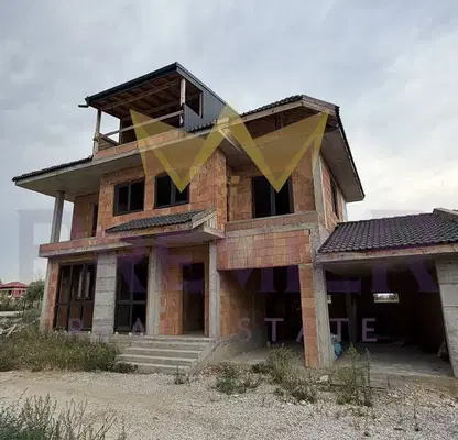 Снимка 5 — Просторна къща с 4 стаи и гараж в с. Първенец, обл. Пловдив