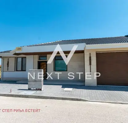 Снимка 2 — Къща в Пловдив, с. Радиново
