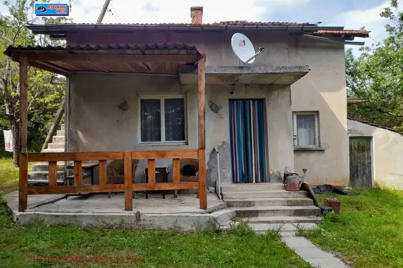 House in област София, Radulovci