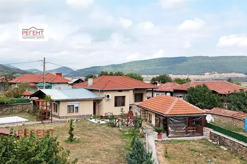 3-room house in Rakhovtsi village, Gabrovo region with yard