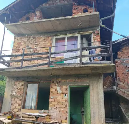 Снимка 2 — Две масивни къщи с парцел в с. Ракиловци, обл. Перник