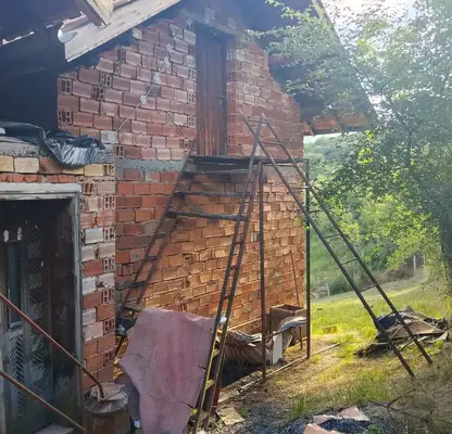 Снимка 4 — Две масивни къщи с парцел в с. Ракиловци, обл. Перник