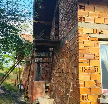 Снимка 5 — Две масивни къщи с парцел в с. Ракиловци, обл. Перник