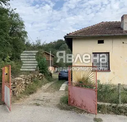 Photo 5 — One-storey house with 3 rooms in Ravnishte village, spacious yard