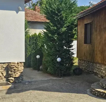 Снимка 3 — Къща с 4 стаи и барбекю в с. Режанци, област Перник