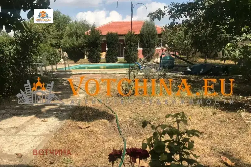 Къща с 2 сгради и басейн в с. Соколово, област Добрич