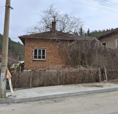 Снимка 2 — Къща с 2 етажа в с. Стакевци, област Видин, близо до центъра