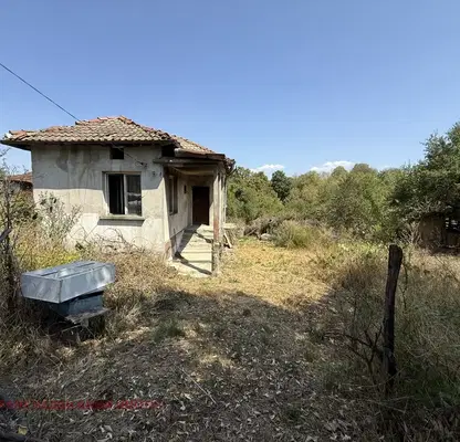 Снимка 3 — Къща с 2 сгради и голям двор в с. Стоевци, област Габрово