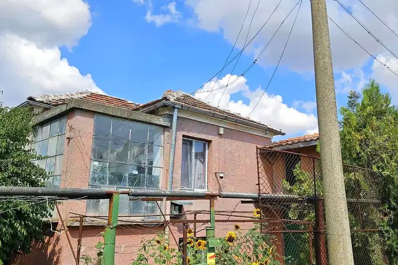 House with 4 rooms and large yard in Svetlina village, Burgas region