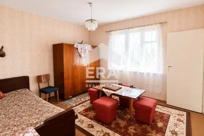 House in Oblast Tyrgovishte, Syedinenie