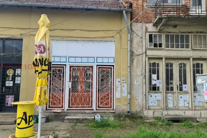 Къща с търговско помещение в с. Телиш, област Плевен