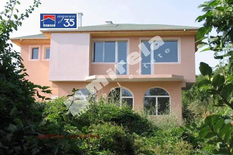 House in Dobrich, Topola