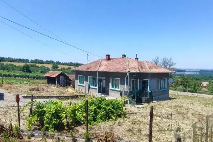 Едноетажна къща с 3 стаи и двор във Вардим, Велико Търново