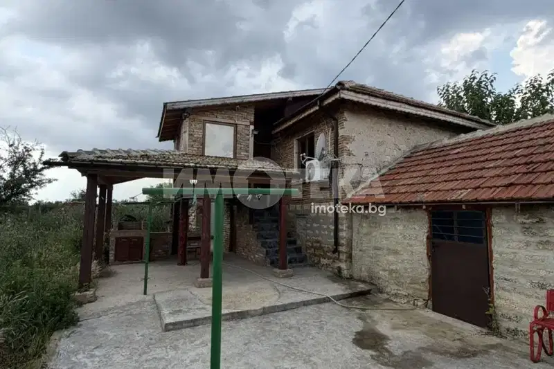 Къща в Добрич, с. Вратарите