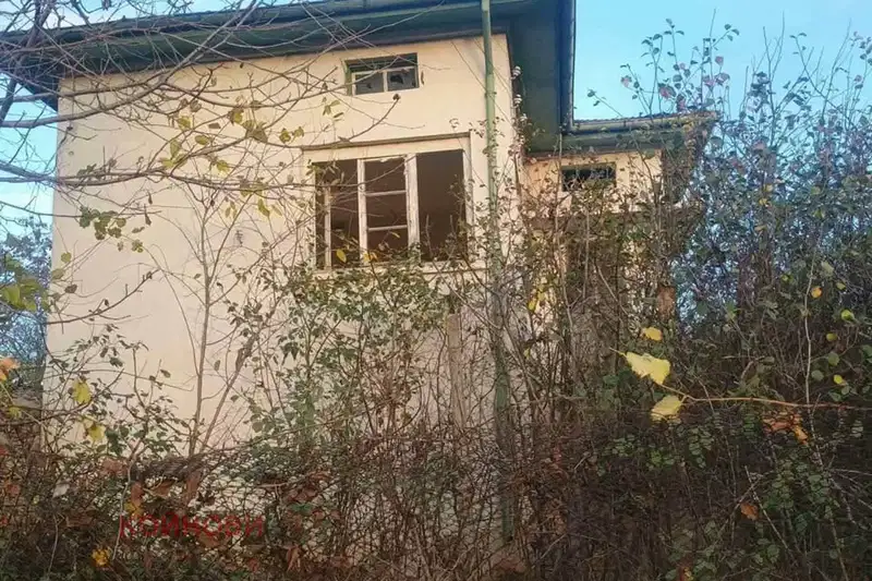 Къща с 2 етажа в с. Яздач, област Стара Загора