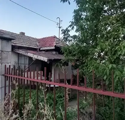 Снимка 4 — Къща в Шумен, с. Златна нива