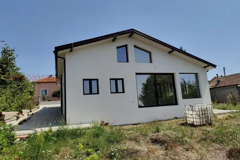 Къща във Варна, с. Зорница