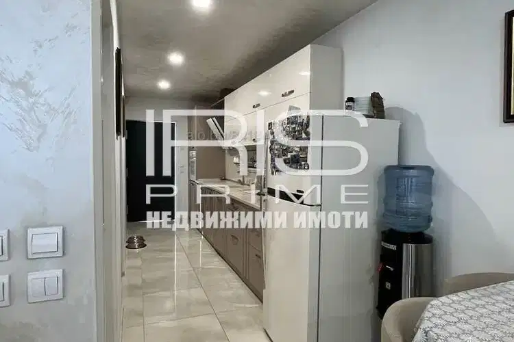 House in Shumen, Centyr