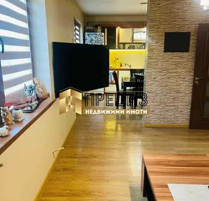 Photo 4 — Two-storey house with yard in Voenno Uchilishte area, Shumen