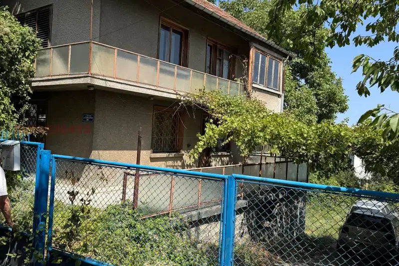 House with 3 bedrooms and garage in Simeonovo, Sofia